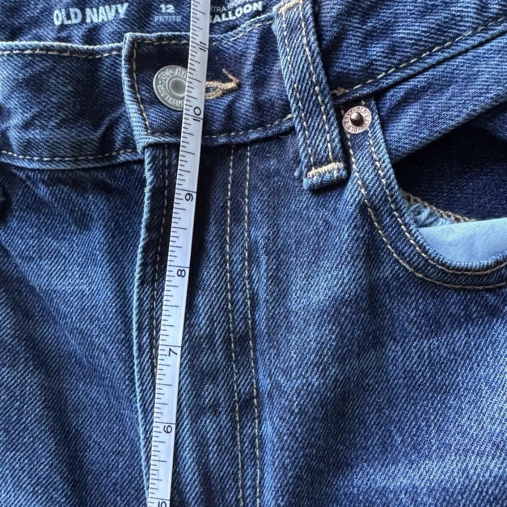 Old Navy Extra High Waist Balloon Jean - Picture 6 of 13